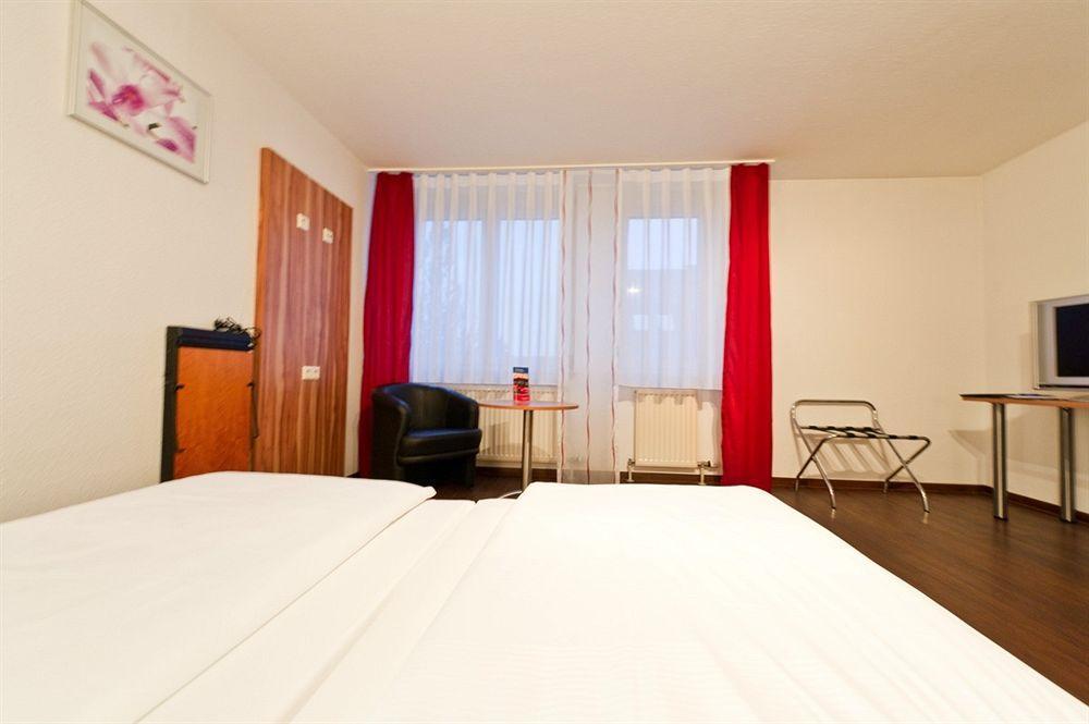 Hotel Domino Stuttgart Exterior foto