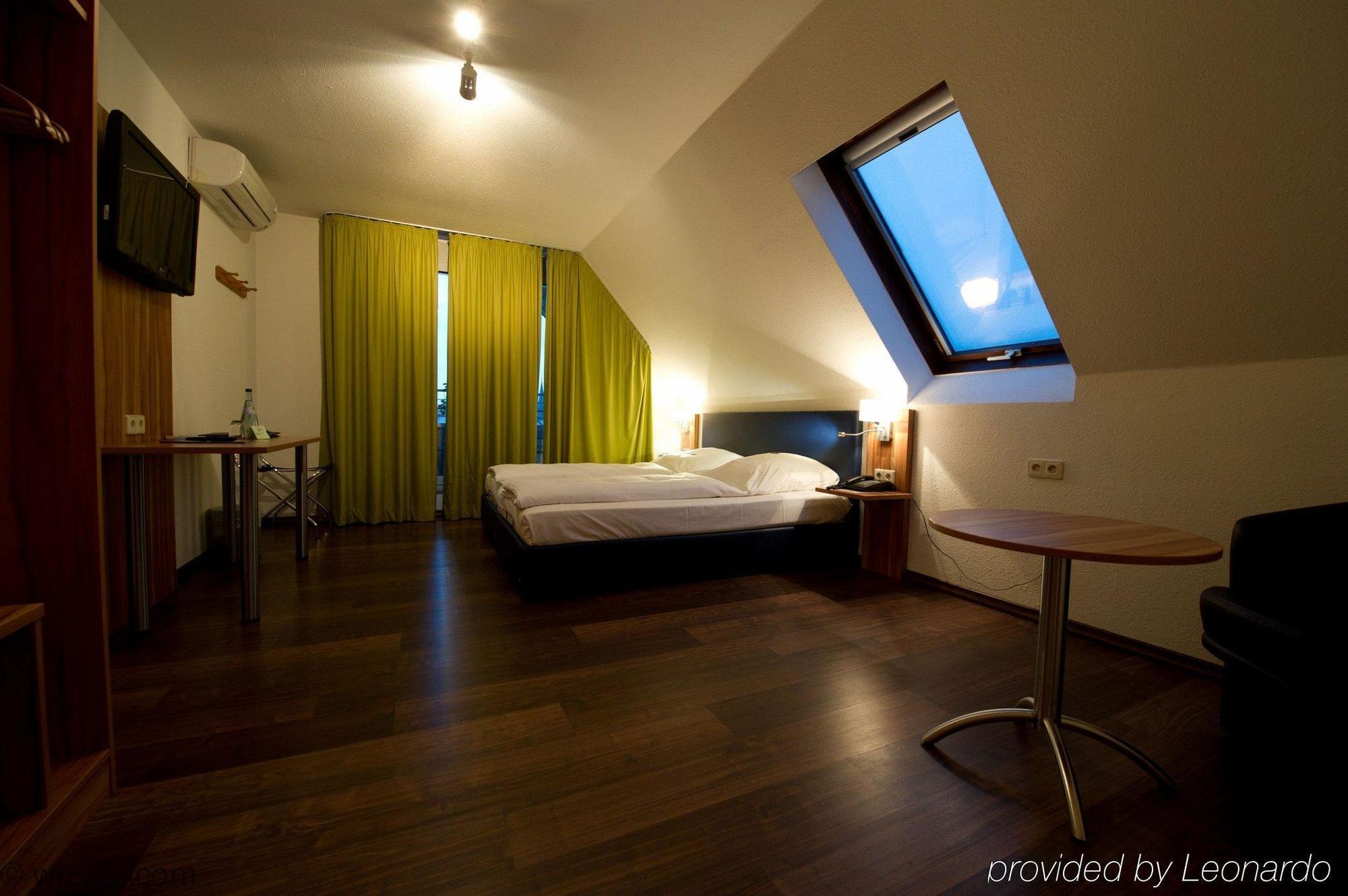 Hotel Domino Stuttgart Exterior foto