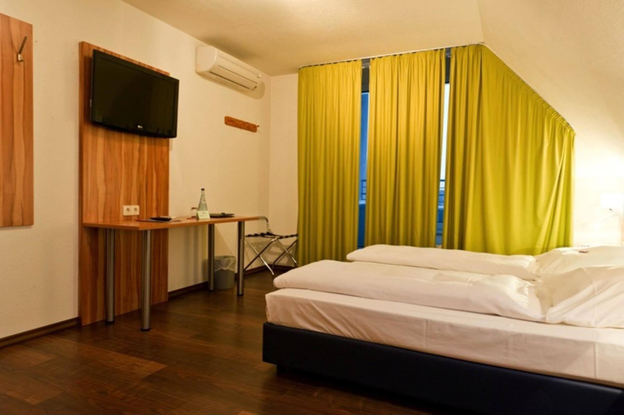 Hotel Domino Stuttgart Exterior foto